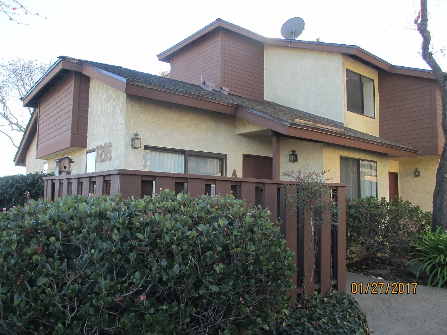 Conveniently Located Condo — Photo 1