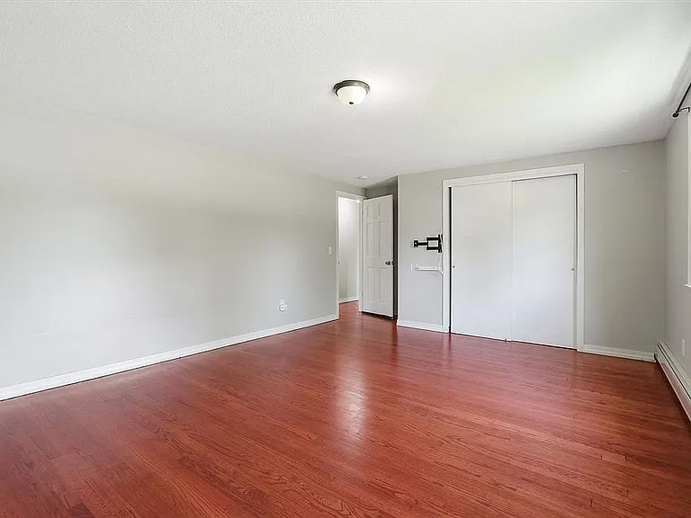 1107 N Pleasant St — Photo 19
