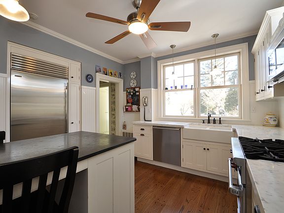 5th image of 221 Melbourne Ave