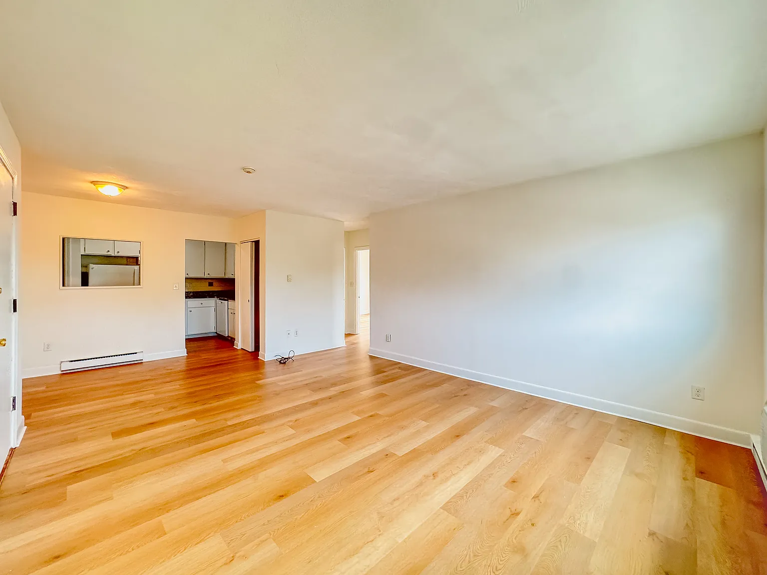 2 bed, 940 sqft, $2,400 — Photo 2