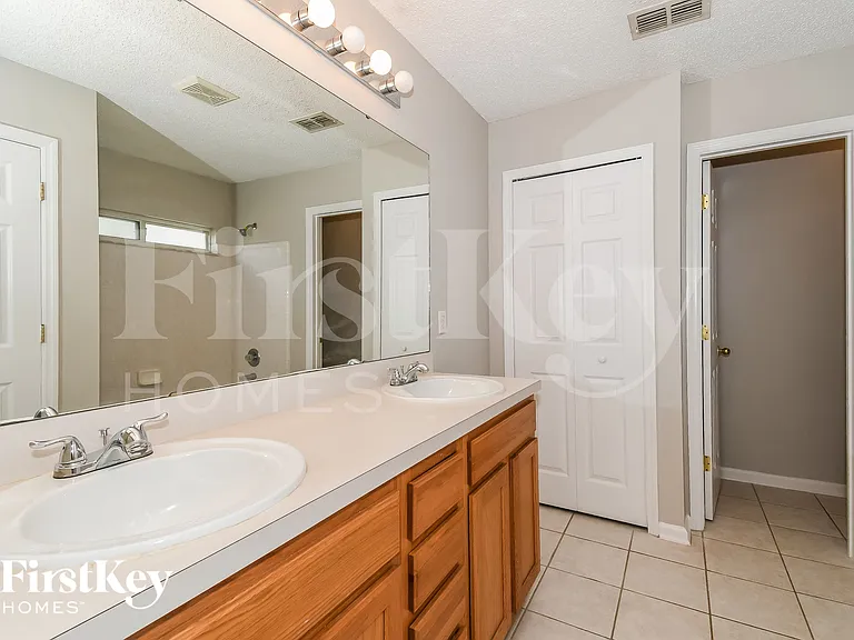 729 Mackenzie Cir — Photo 10