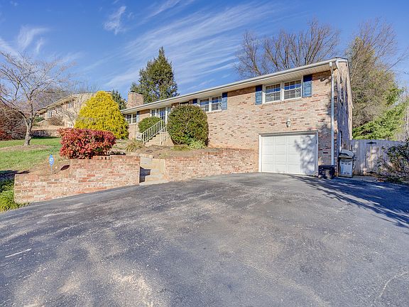 3rd image of 409 Ingal Blvd