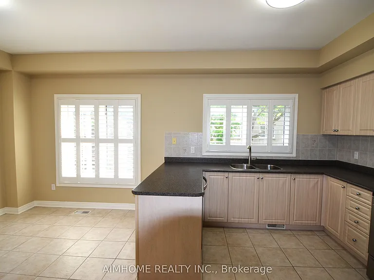 10719 Bathurst St #7 — Photo 7