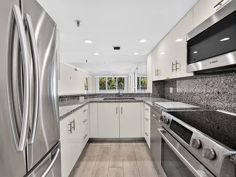 3901 S Flagler Dr #204 — Photo 7