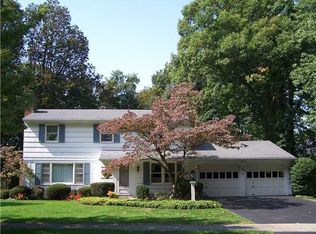 194 Chapel Hill Dr, Rochester, NY 14617