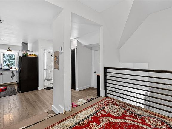 5th image of 319 Lutz St