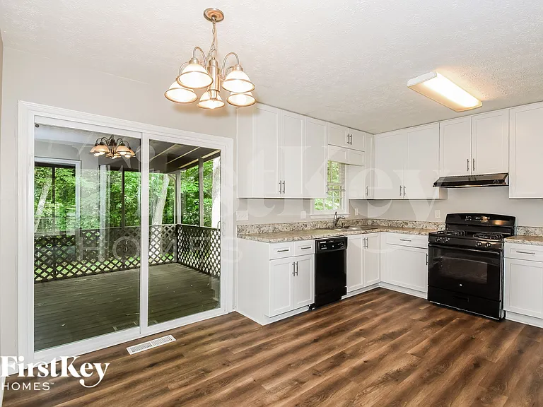125 Creekview Dr — Photo 8