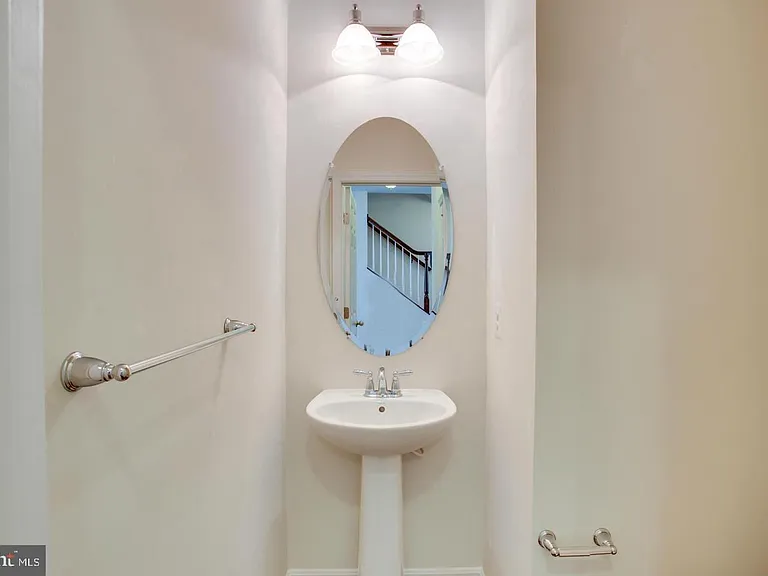 9029 Christina Pl — Photo 6
