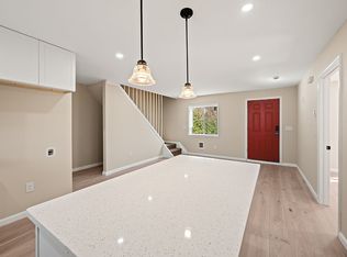 27 Riverside Rd, Sandy Hook, CT
