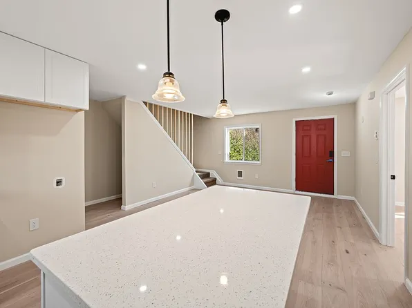 27 Riverside Rd, Sandy Hook, CT 06482