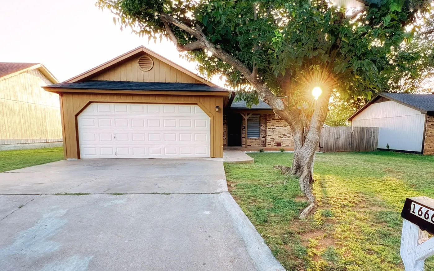 3 bed, 1255 sqft, $3,500 — Photo 1