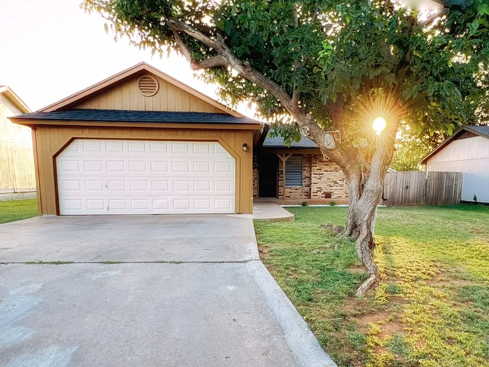 1666 Covey Ln