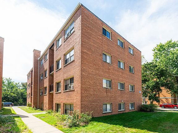 3rd image of 6833 N Oakley Ave APT 2A