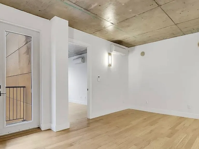 240 Stagg St #4B — Photo 4