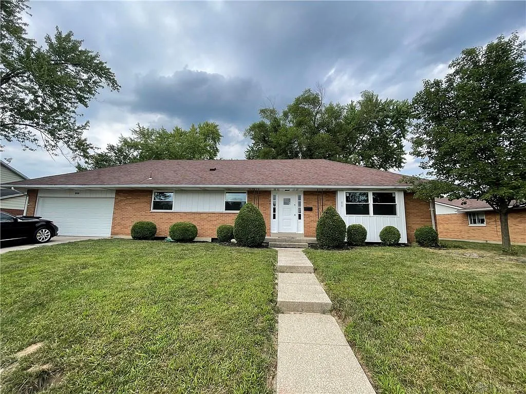 120 Blairwood Dr photo 1