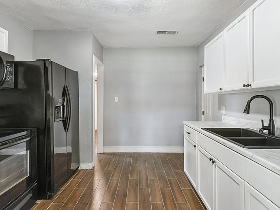 3rd image of 4836 Andrus Ave
