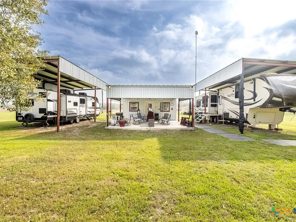 116 Tapi Ln, Gonzales, TX 78629