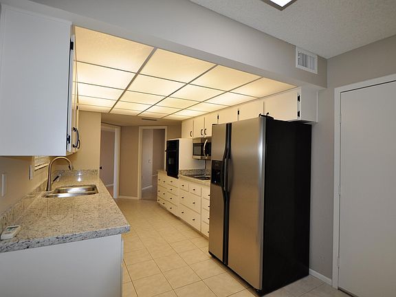 2nd image of 10319 W Hutton Dr