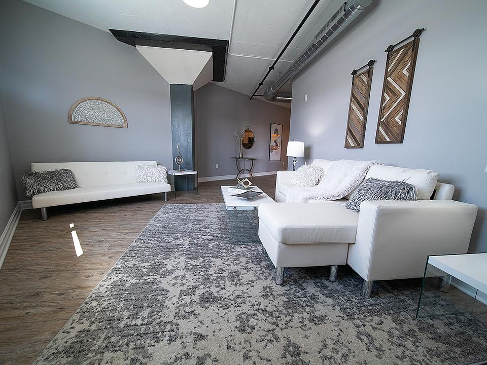 2nd image of 1665 Main St #508