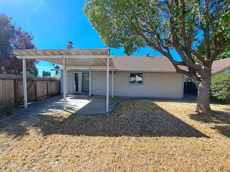 801 Capistrano Dr — Photo 25