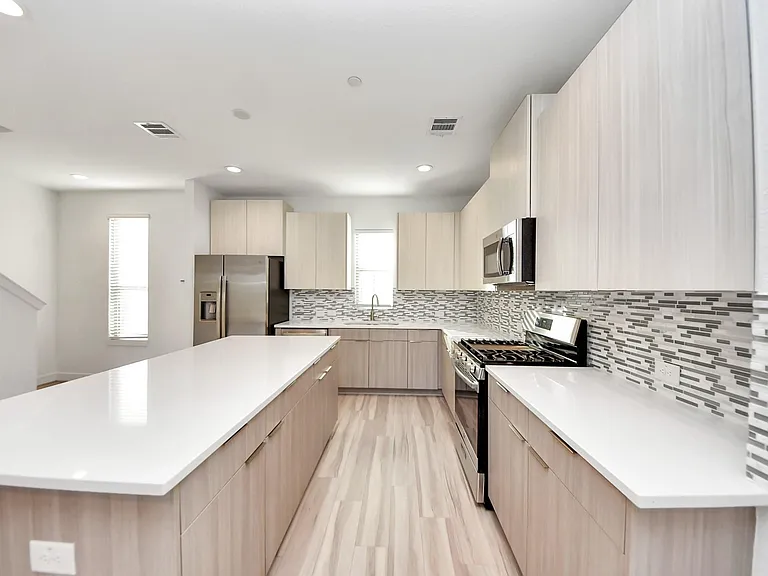 18716 Centro Main St #B — Photo 6