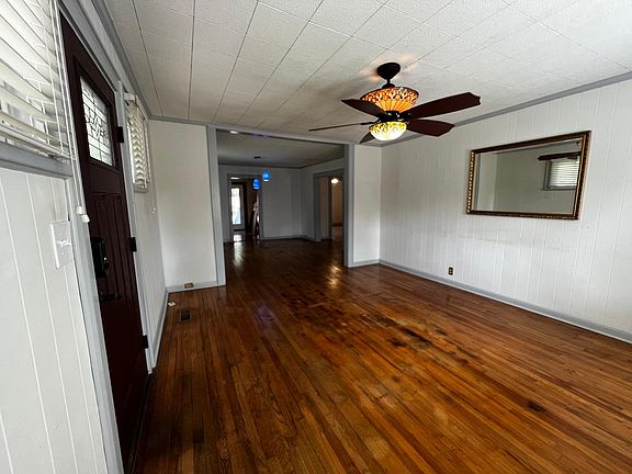 3rd image of 1820 Luttrell St
