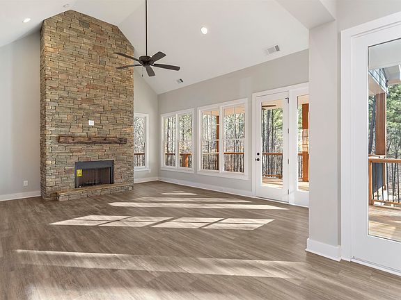 3rd image of 1020 Cosby Cir