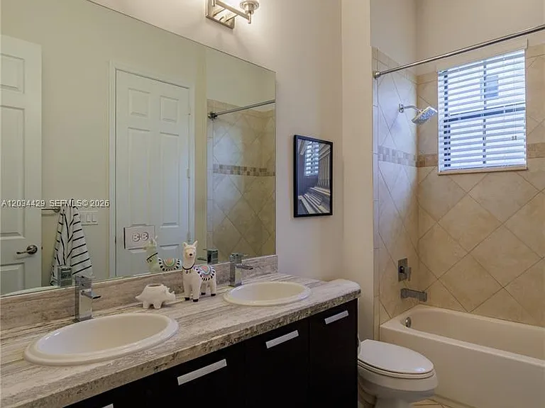 8469 NW 51st Ter #8469 — Photo 12