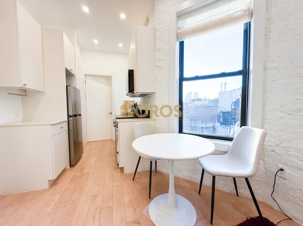 322 East 11th Street image 4 of 14