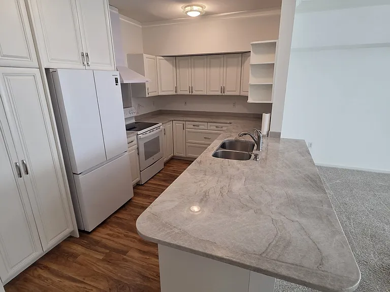 6125 NE 175th St #M102 — Photo 7