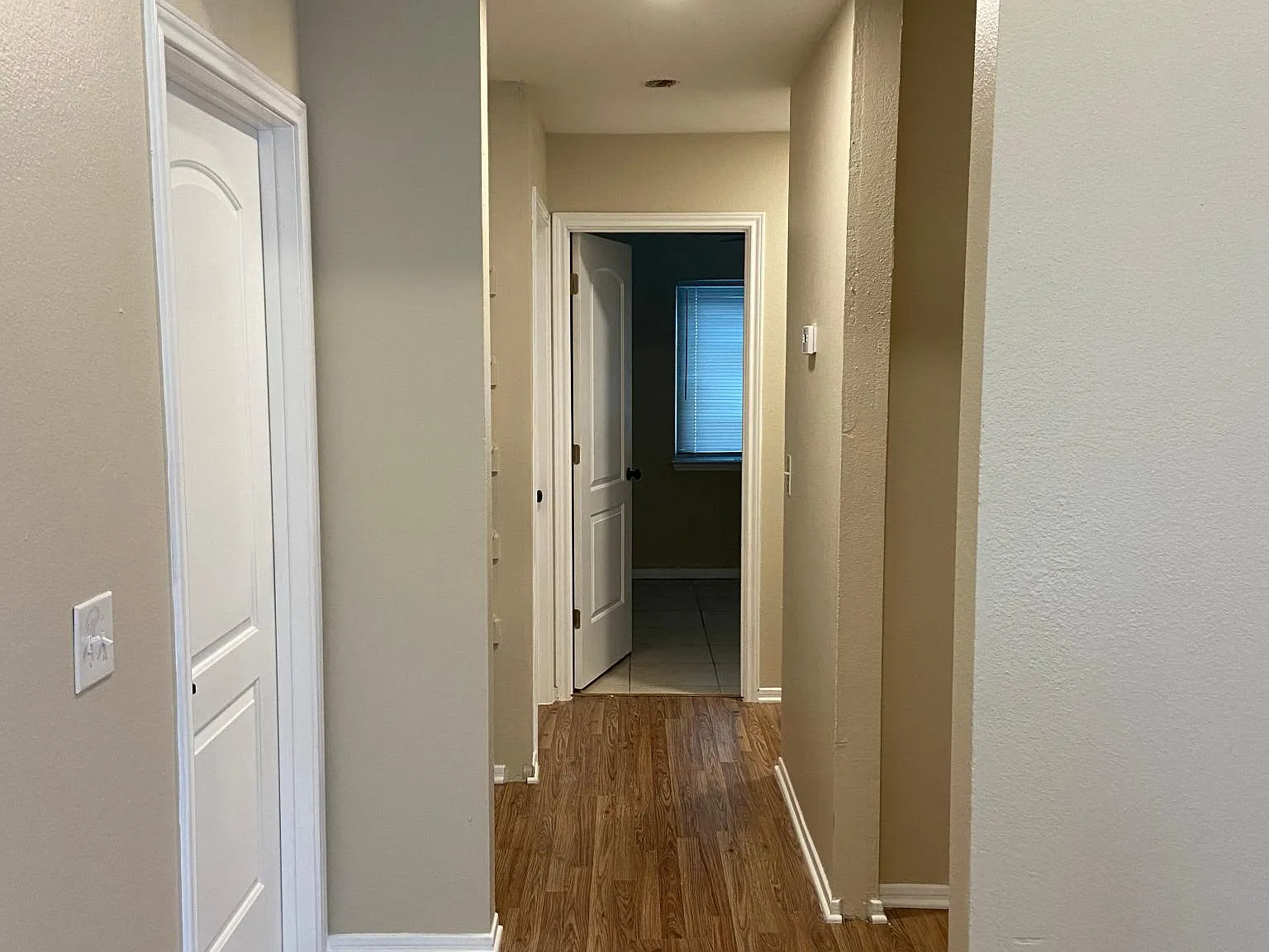 3 bed, 1000 sqft, $1,600 — Photo 3