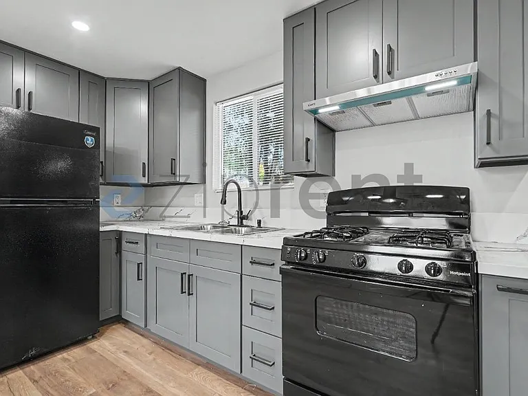 1204 W 50th St — Photo 8