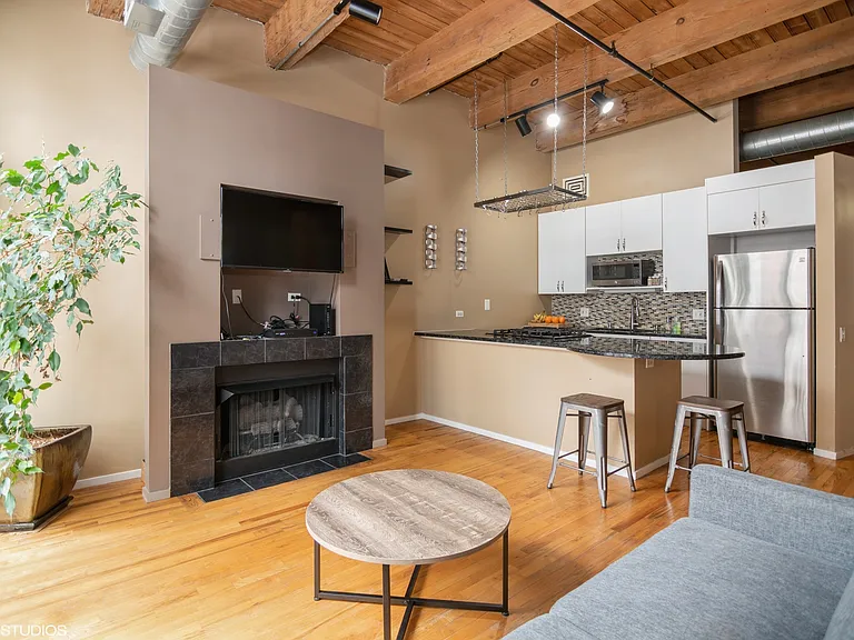 728 W Jackson Blvd #324 — Photo 3