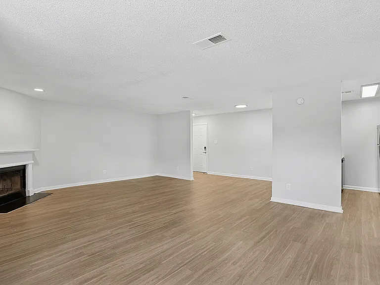 ReNew Cobb — Photo 9