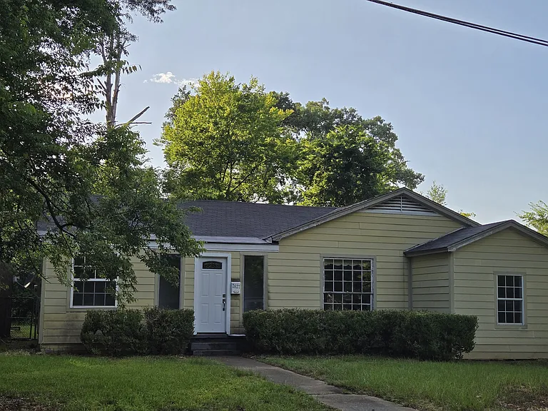 2627 Lawndale Dr — Photo 17