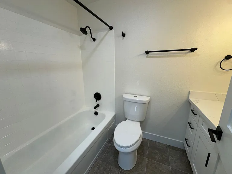 Avia Apartments | Renovated Homes in Seattle's Greenwood Neighborhood | 1 MONTH FREE!! — Photo 33