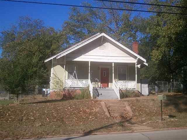 1st image of 901 N Franklin St