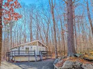 108 Liberty Ln, Lackawaxen, PA 18435