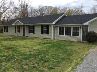 252 Navajo Rd, Kilmarnock, VA 22482