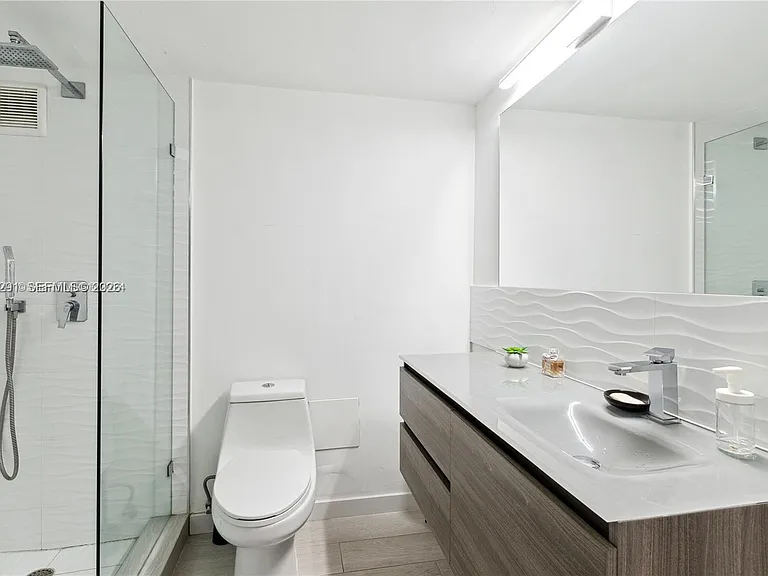 1000 West Ave #307 — Photo 9