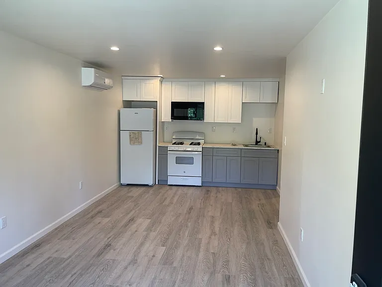 7136 Forest Hills Rd — Photo 3