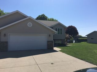 1132 10th St N, Saint James, MN 56081