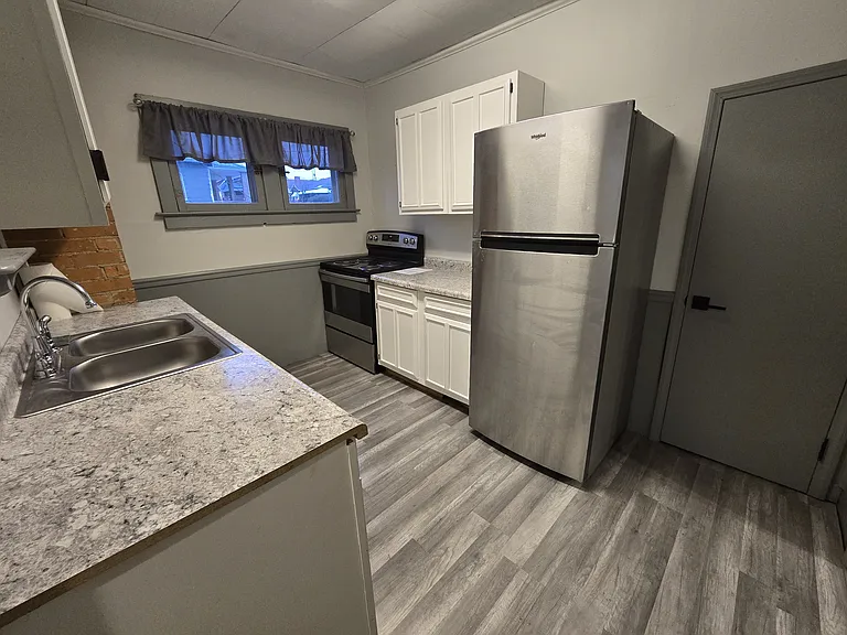 1712 Blackburn Ave — Photo 4