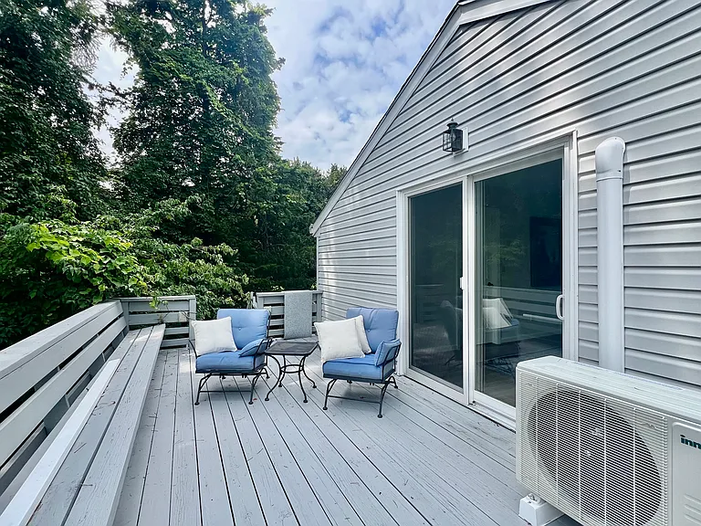 3 Bayview Ave — Photo 22