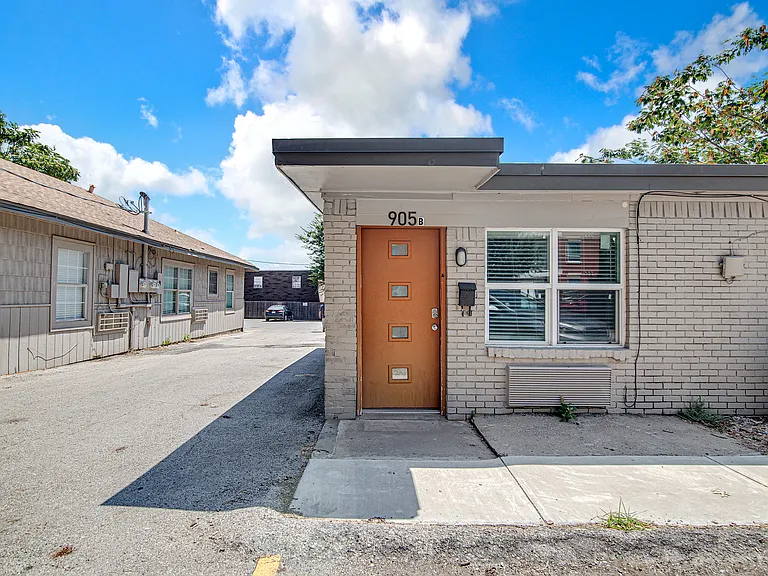 304 E Mitchell St — Photo 21