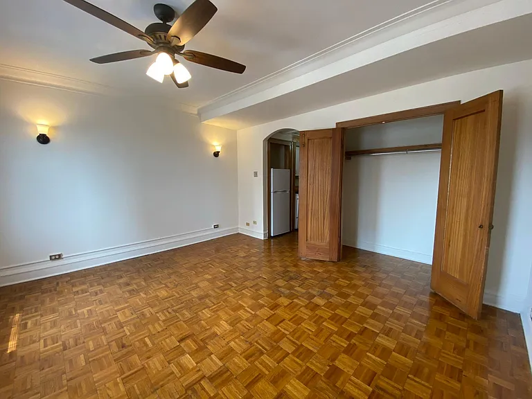 2738 N Pine Grove Ave — Photo 62