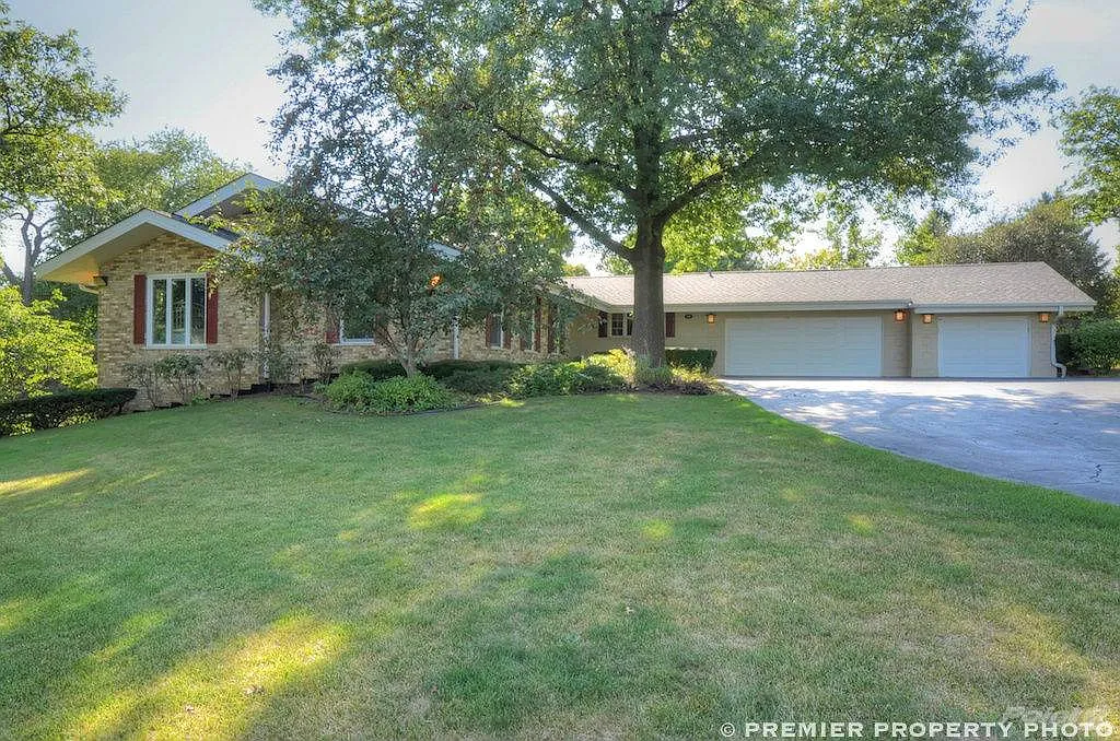 687 Golf Club Ln photo 1