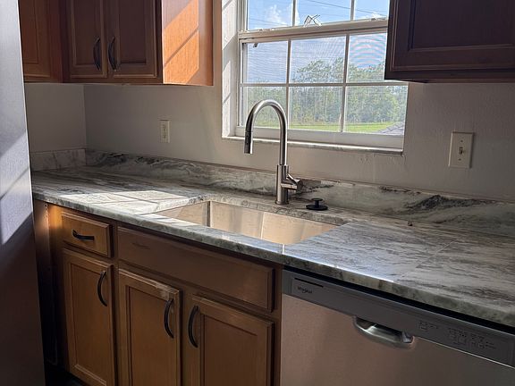 4th image of 14408 Clarkson Dr