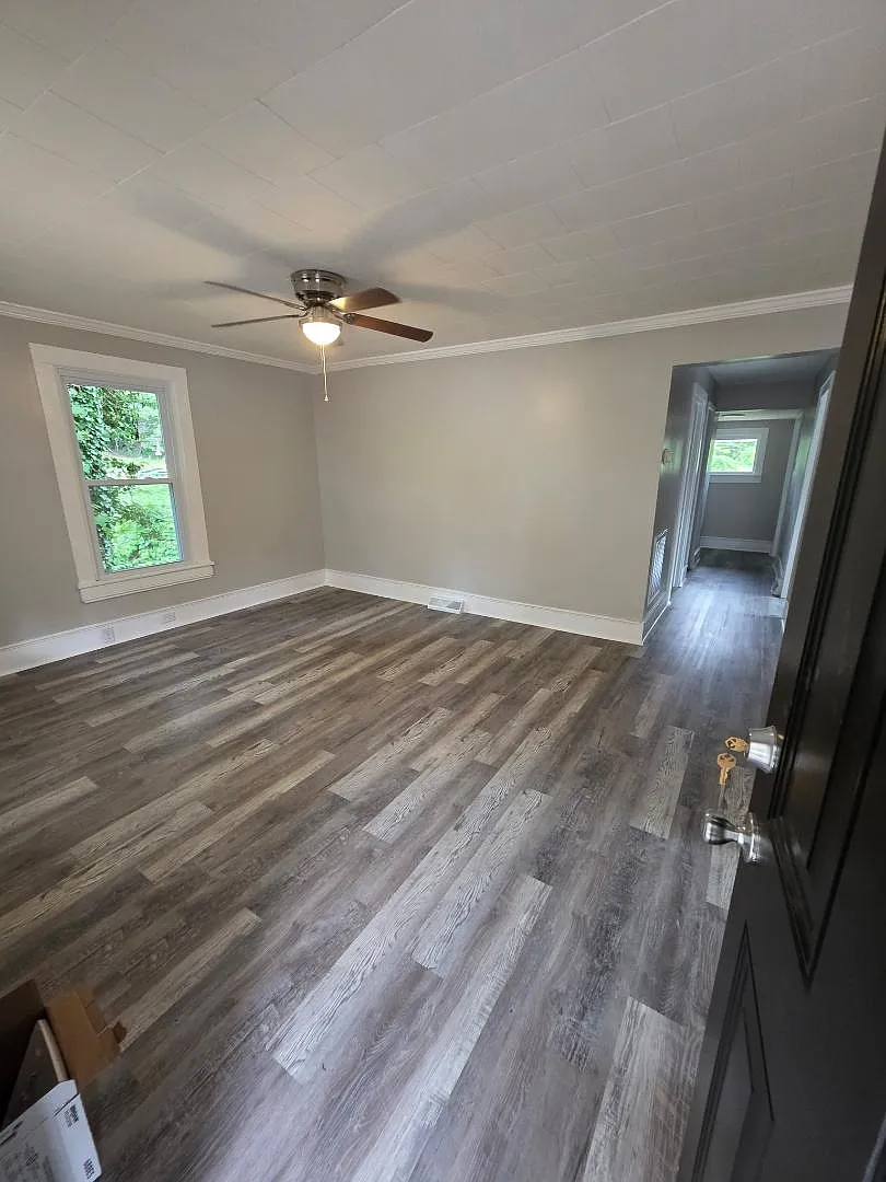 2211 NE Cleveland Ave — Photo 2