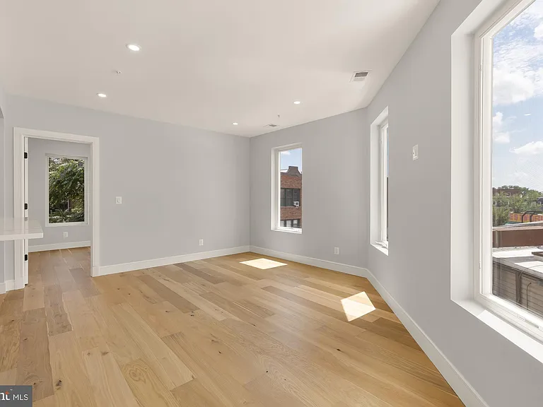 3215 Mount Pleasant St NW #201 — Photo 14